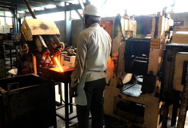 Hot forging machine